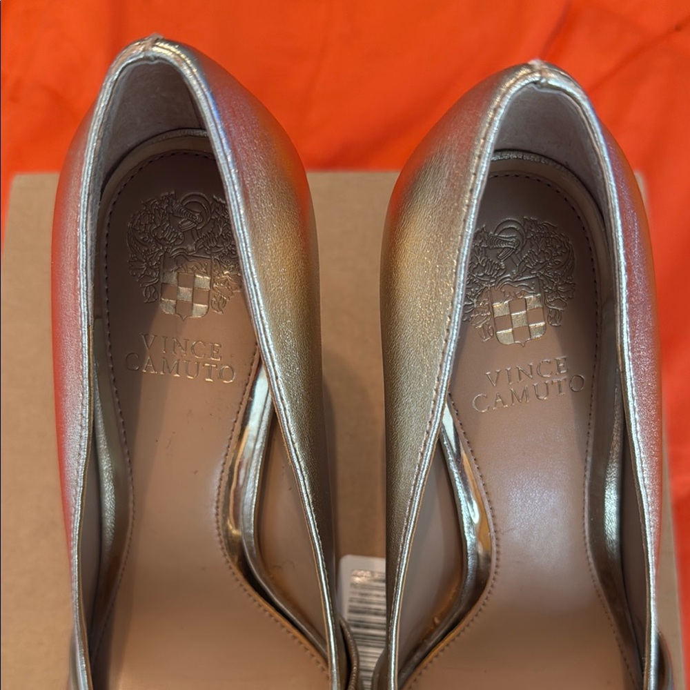 Vince Camuto Gold Heels with Bow Detail - Picture 2 of 16